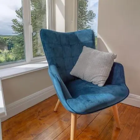 Relaxing Private Country Escape With Hot Tub 펜션 *