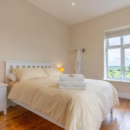 Relaxing Private Country Escape With Hot Tub Roscommon