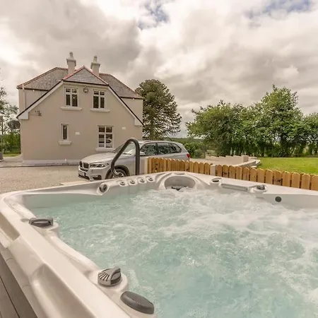 Relaxing Private Country Escape With Hot Tub Holiday home *