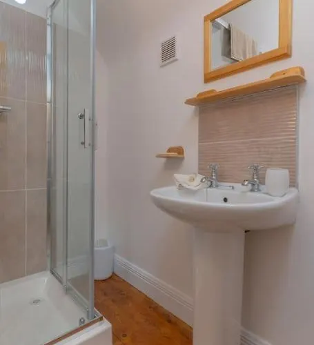 펜션 Relaxing Private Country Escape With Hot Tub 로스코먼