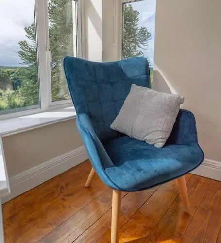 Relaxing Private Country Escape With Hot Tub 펜션 *