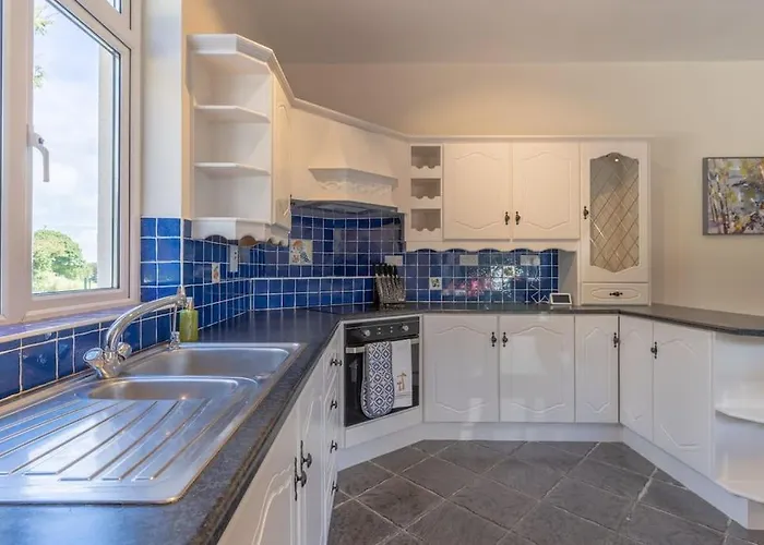 Relaxing Private Country Escape With Hot Tub 로스코먼