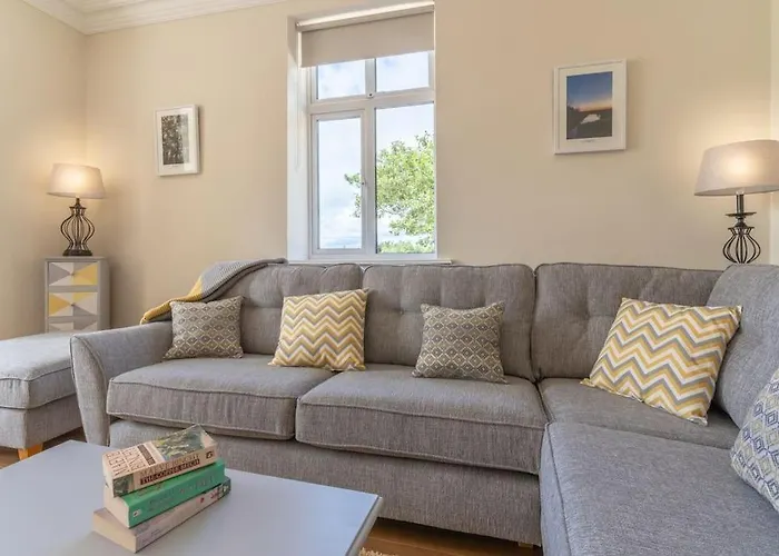 Relaxing Private Country Escape With Hot Tub 펜션 *